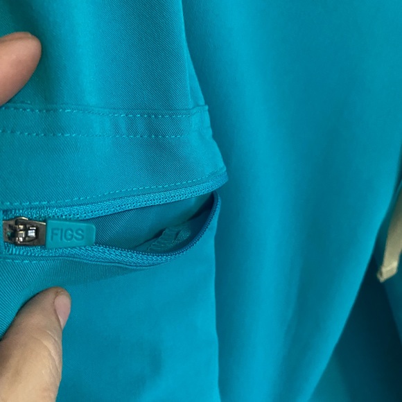 Scrubs top and bottom - Picture 3 of 9